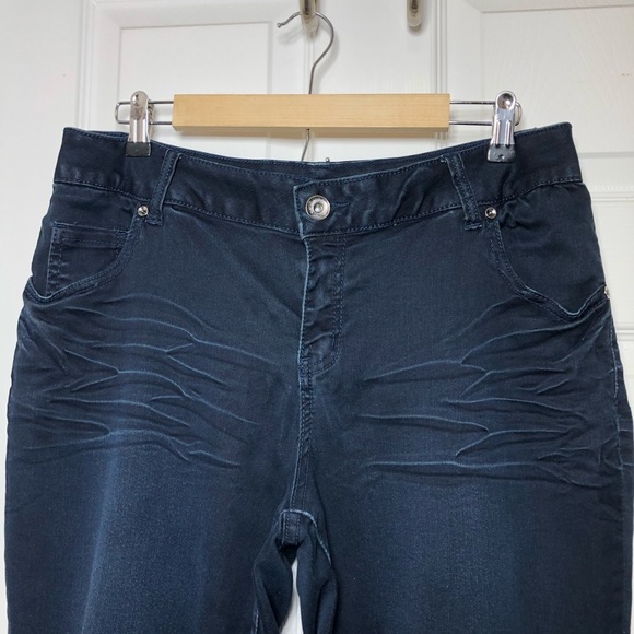 Lane Bryant Soft Stretchy Cotton Dark Wash Whiskered Straight Jeans 16 - Picture 3 of 15